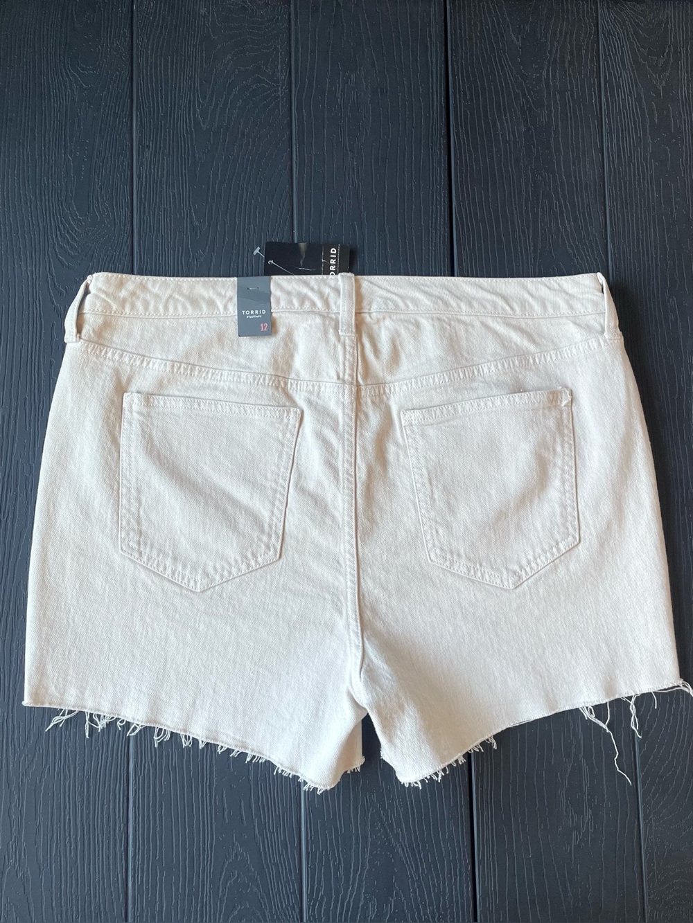 NEW Torrid 3.5” Classic Denim High-Rise Shorts Size 12 Ivory Button Fly Raw Hem - Picture 2 of 12